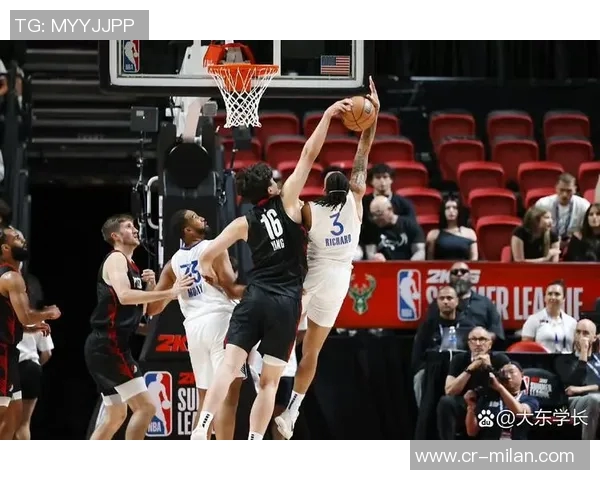 德拉蒙德半场高效发挥10分9篮板关键抢断与封盖助力球队表现出色